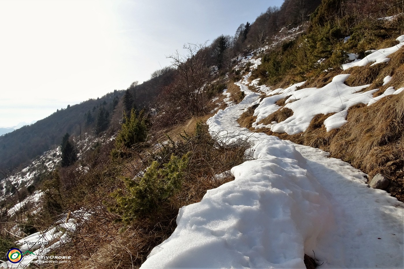 22 Sentiero ancora innevato.JPG